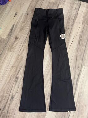 Woman’s Calia Flare Leggings